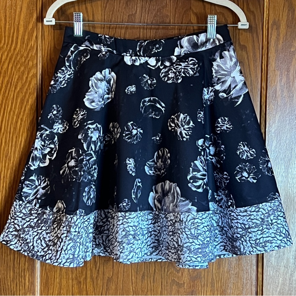 Prabal Gurung for Target Back and White Floral Print Skirt size 4